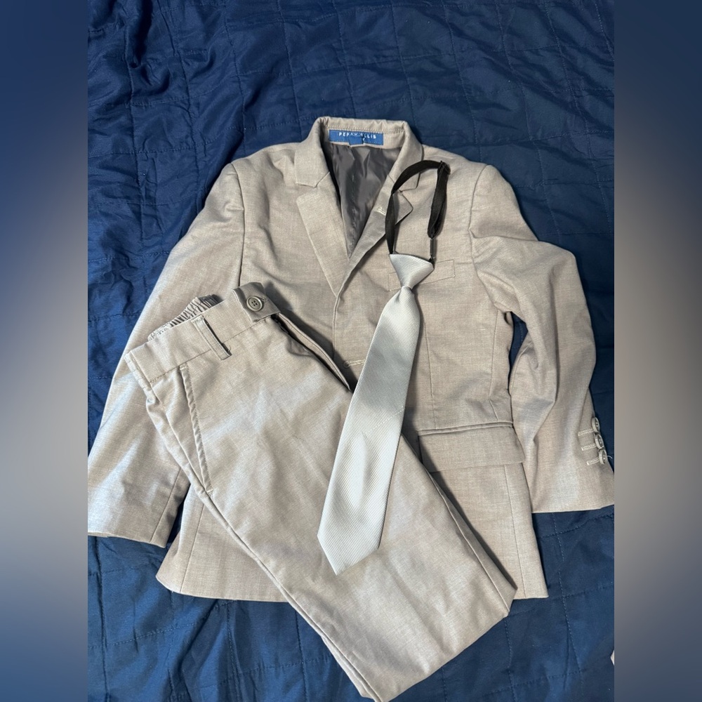 Perry Ellis Boy Gray Suit Set with Tie